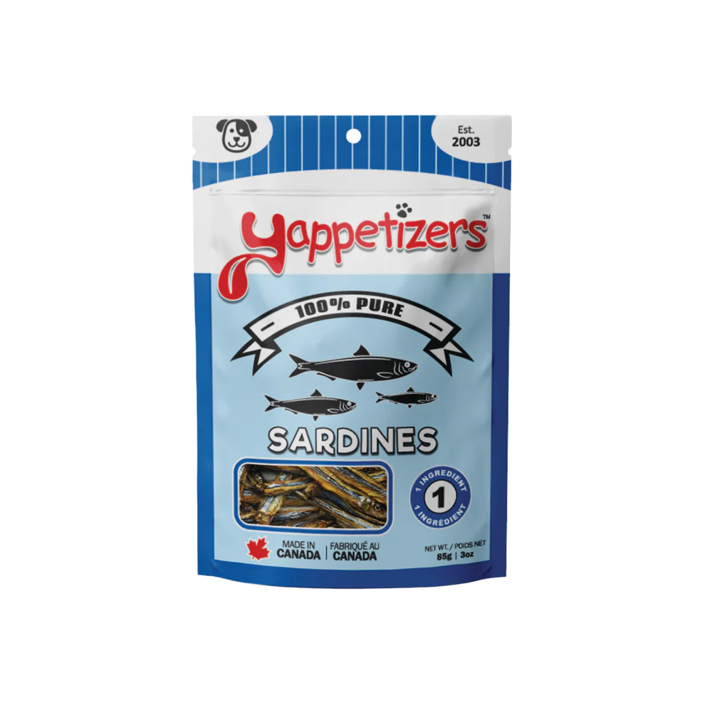 A blue and white bag of Yappetizers Dehydrated Sardines 85 gr pet treats, featuring sardine illustrations, a transparent window showing the treats, and labels stating it’s made in Canada.